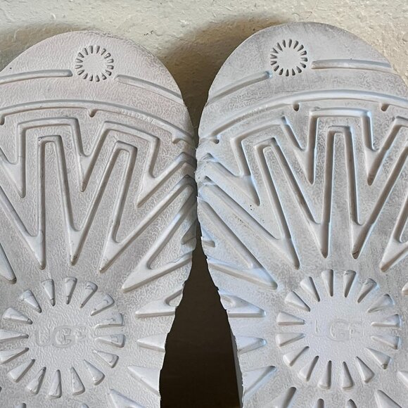 UGG Unisex Neumel Split Logo White/Black Chukka Ankle Boots Sz M7 - W8 main image 5